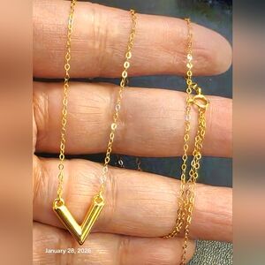 💕18k V necklace